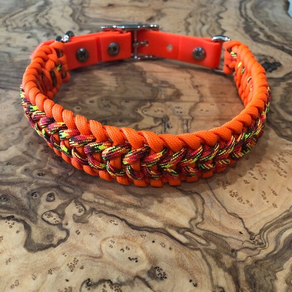 Dog Collar ~ Adjustable 16.5" to 19.5" ~ Handmade ~ Bright Orange Paracord - Picture 1 of 11